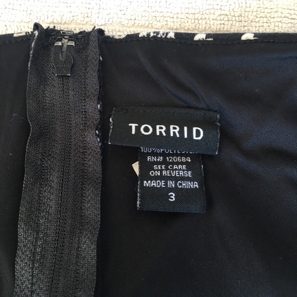 Torrid | floral Peplum Top - Picture 5 of 6